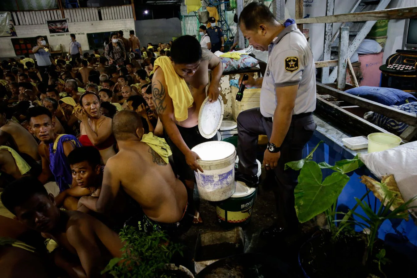 La inspección fue realizada por miembros de la oficina de Administración de Penas y Penología, el distrito de policía de Manila y la Agencia de Control de Drogas filipina, como parte de una operación para reducir el contrabando ilegal en las cárceles de todo el país.