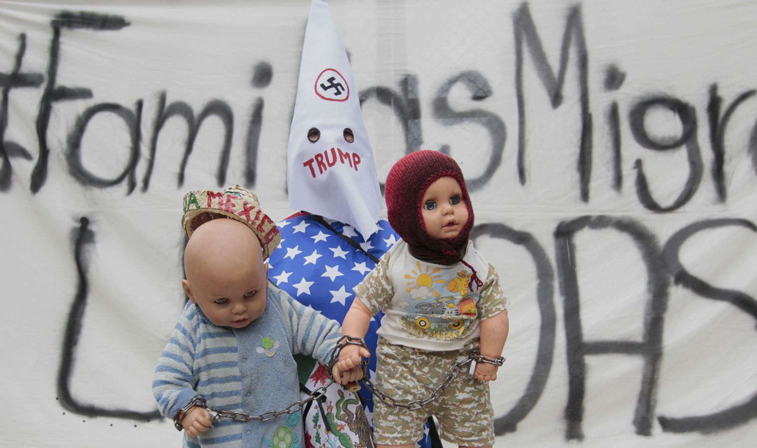 Ciudadanos de Ciudad de México protestan ante la embajada estadounidense contra la política de separación de familias migrantes impulsada por Trump.