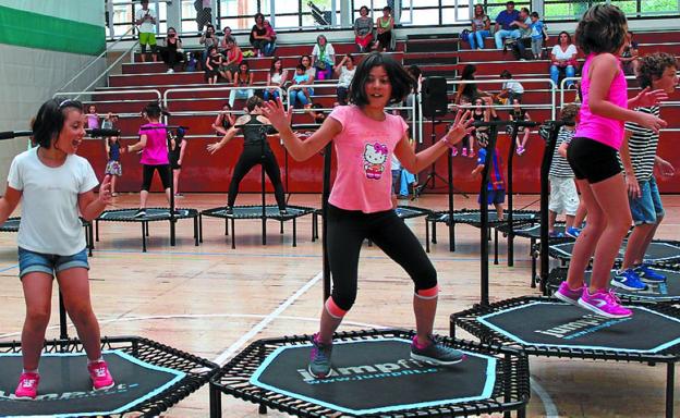 La tarde comenzará con una exhibición de jump fit en el Polideportivo. 