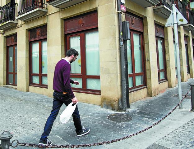 Junto a la parroquia. Oficina que Servicios de Txingudi ha puesto a disposición de la Seguridad Social para su traslado eventual. 