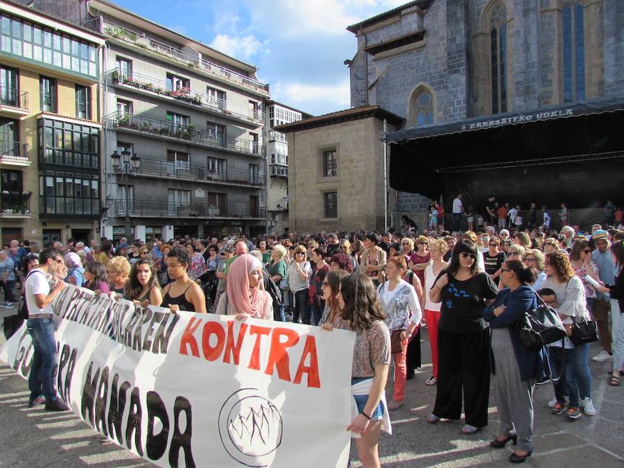 Miles de personas han salido este viernes a las calles en las principales localidades de Gipuzkoa para protestar por la libertad provisional de los cinco miembros de 'La Manada', que ya han abandonado la cárcel.