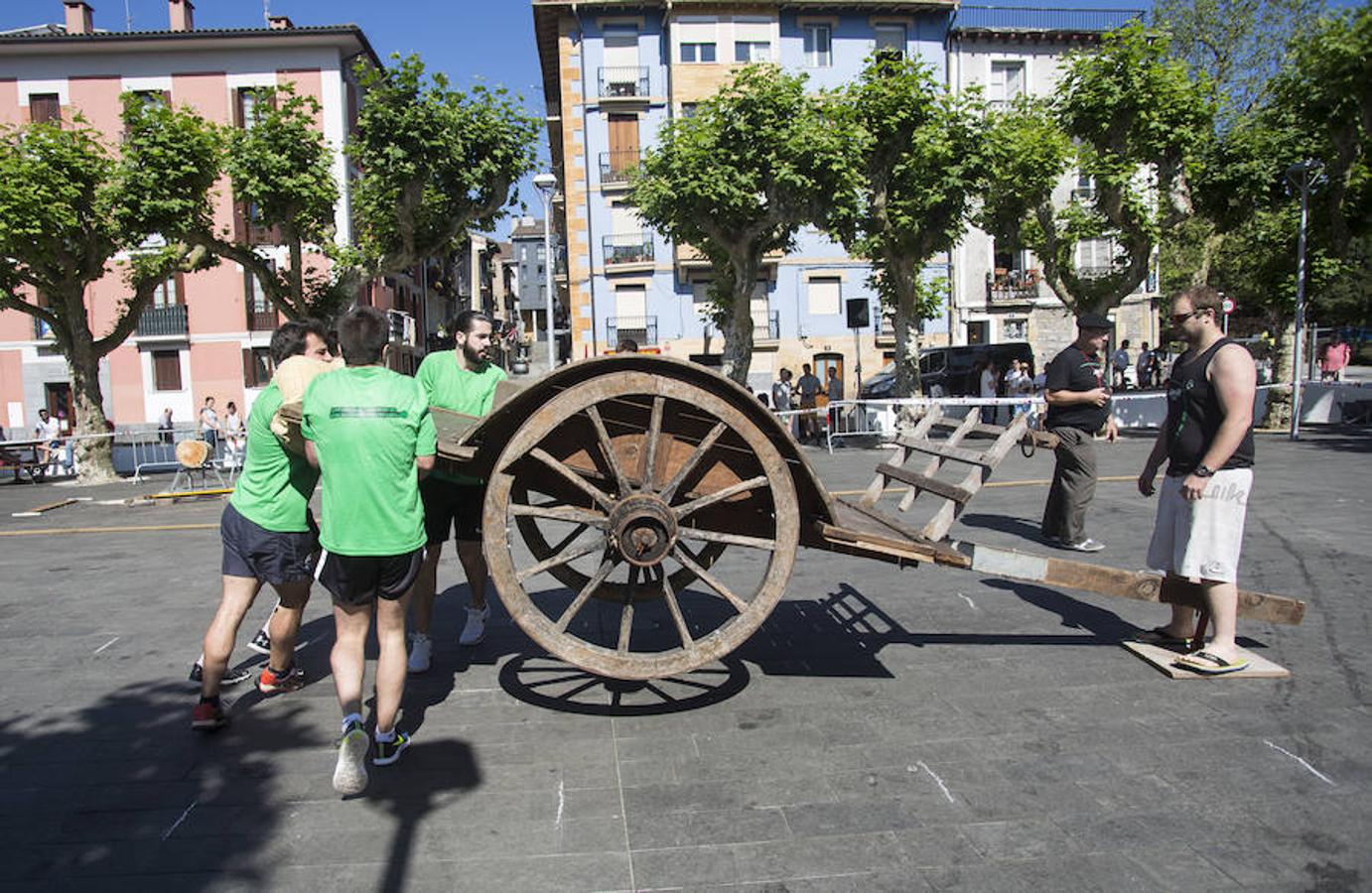 La comida de cuadrillas y diferentes actividades sirvieron de aperitivo para el arranque de las fiestas