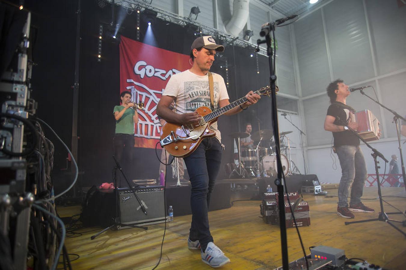 La comida de cuadrillas y diferentes actividades sirvieron de aperitivo para el arranque de las fiestas