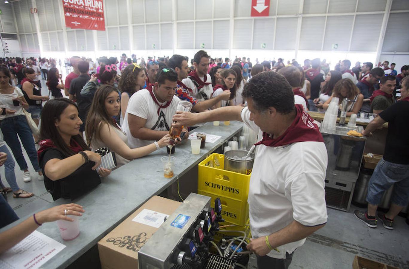 La comida de cuadrillas y diferentes actividades sirvieron de aperitivo para el arranque de las fiestas