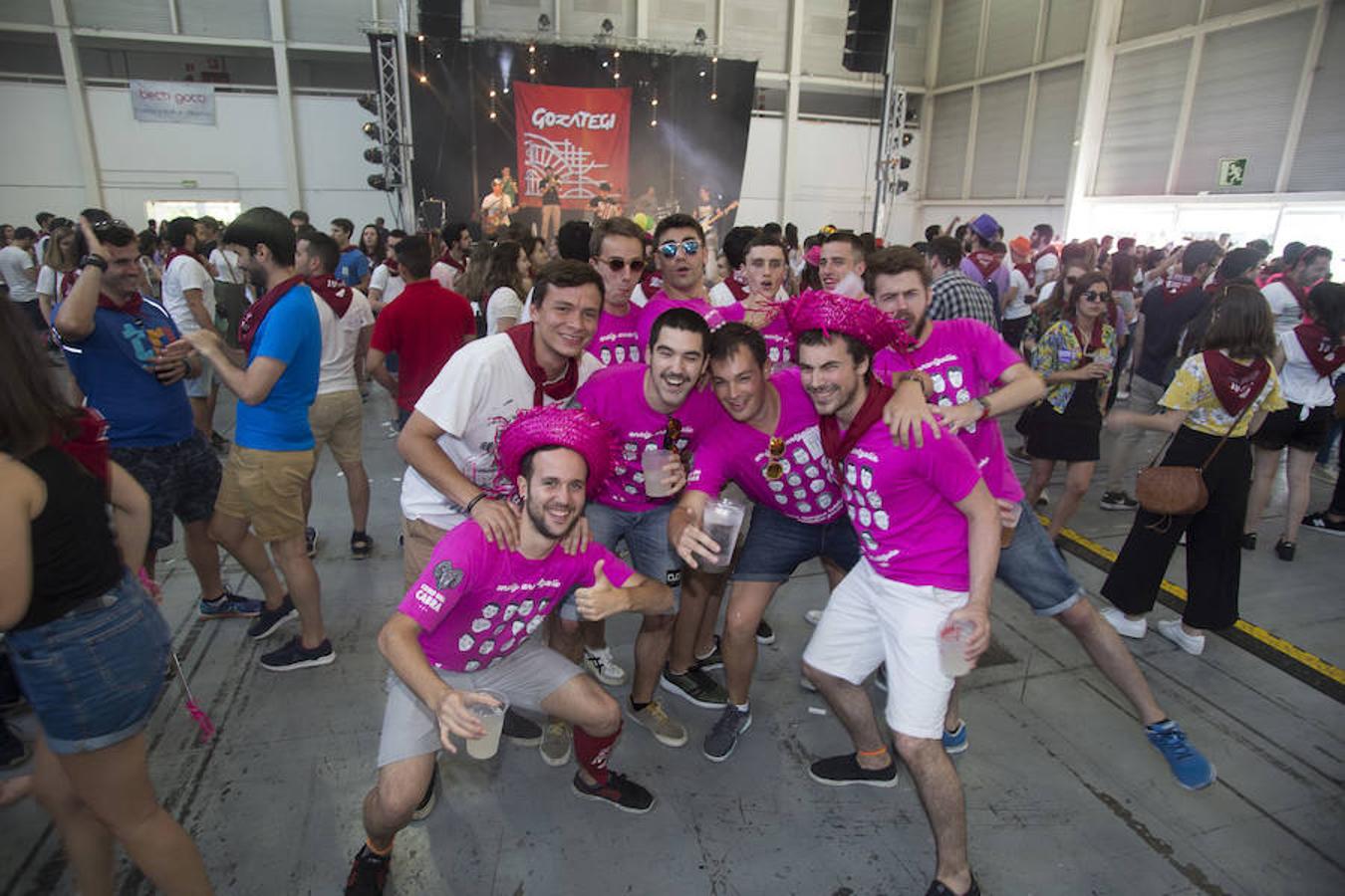 La comida de cuadrillas y diferentes actividades sirvieron de aperitivo para el arranque de las fiestas