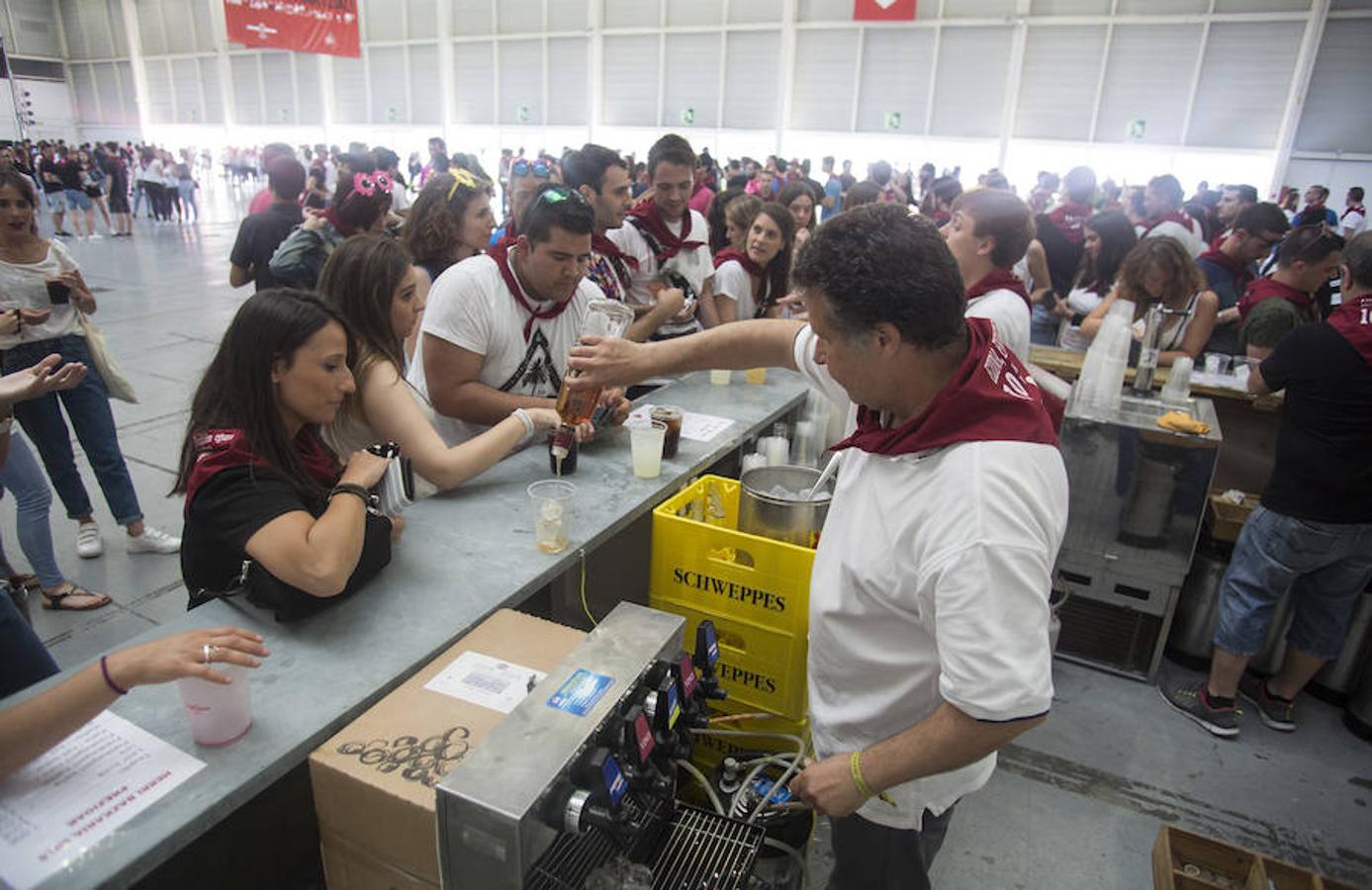 La comida de cuadrillas y diferentes actividades sirvieron de aperitivo para el arranque de las fiestas