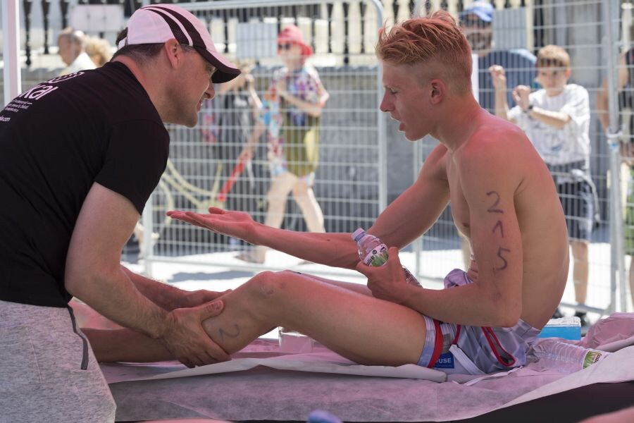 El albaceteño de 24 años David Castro se metió en el bolsillo a la entregada y numerosa afición donostiarra que aplaudió con entusiasmo eltriunfo del triatleta en el 33 Memorial Onditz disputado este domingo.