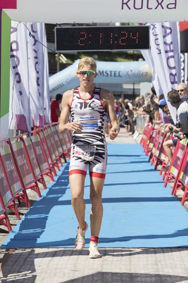 El albaceteño de 24 años David Castro se metió en el bolsillo a la entregada y numerosa afición donostiarra que aplaudió con entusiasmo eltriunfo del triatleta en el 33 Memorial Onditz disputado este domingo.