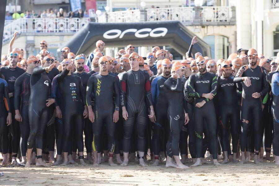 El albaceteño de 24 años David Castro se metió en el bolsillo a la entregada y numerosa afición donostiarra que aplaudió con entusiasmo eltriunfo del triatleta en el 33 Memorial Onditz disputado este domingo.