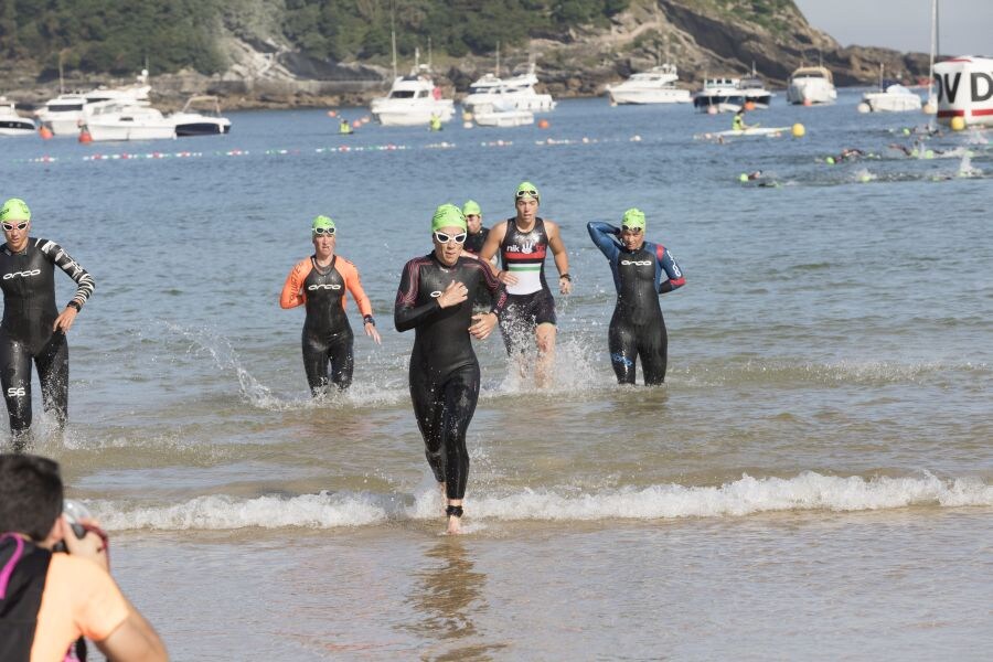 El albaceteño de 24 años David Castro se metió en el bolsillo a la entregada y numerosa afición donostiarra que aplaudió con entusiasmo eltriunfo del triatleta en el 33 Memorial Onditz disputado este domingo.