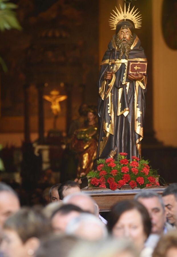 El día más festivo del año llega aderezado por la buena climatología y ha contado con la participación de 1.500 personas en el Alarde. 