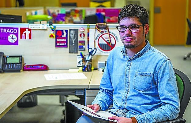Lander Martínez, en las oficinas de Elkarrekin Podemos en el Parlamento Vasco.