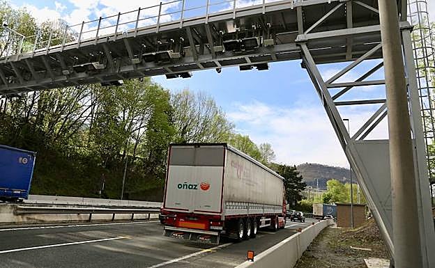 Los transportistas denuncian ante el Ararteko abusos por cobro de peajes en Gipuzkoa