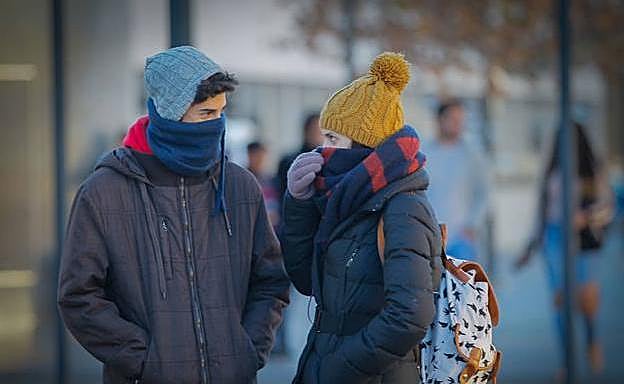 Demuestran por qué a las mujeres se les enfrían las manos y los pies después de comer