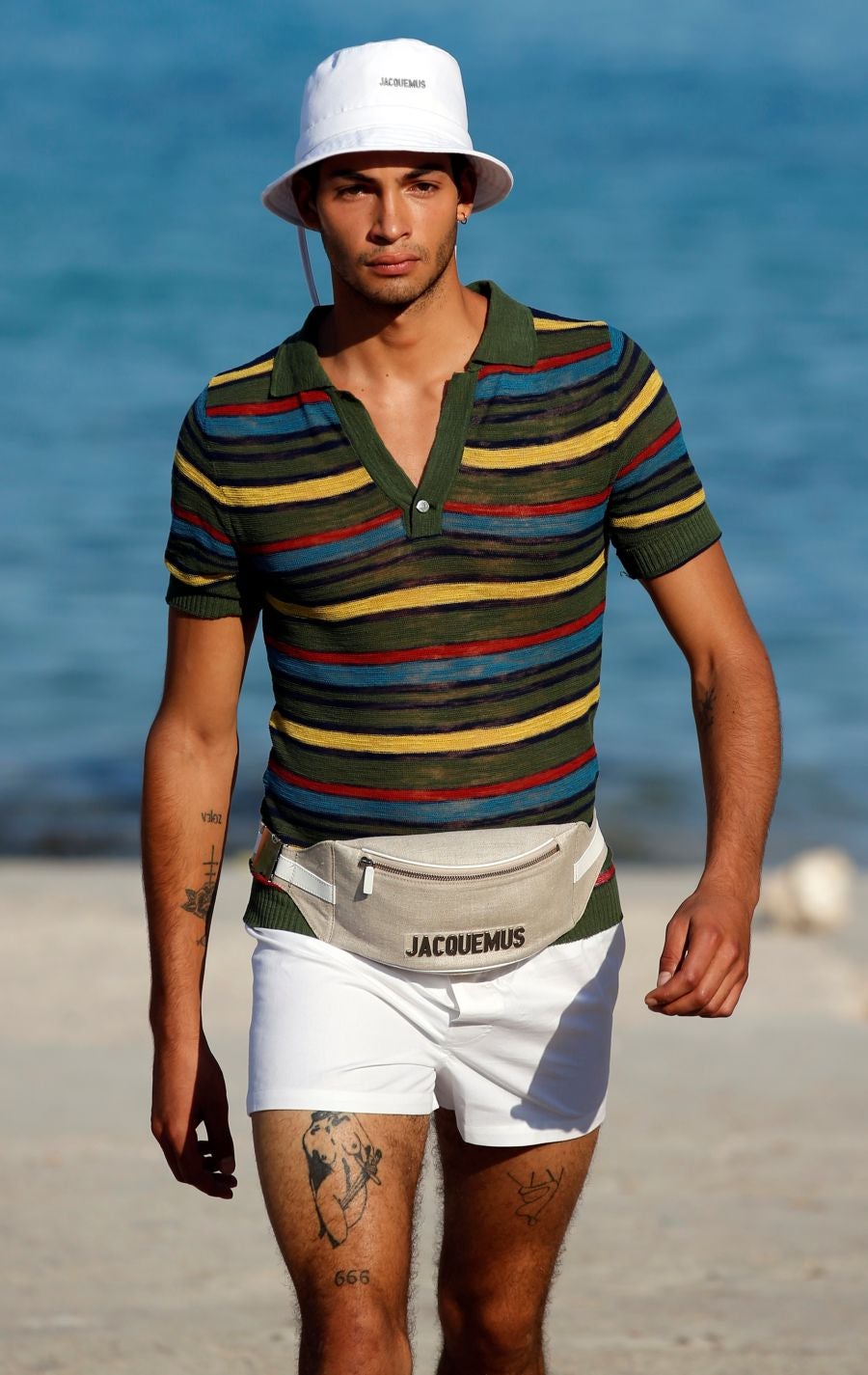 Jacquemus presenta su primera colección masculina en una playa cerca de Marsella