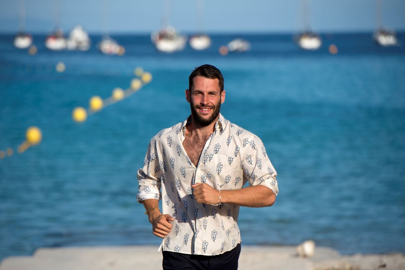 Jacquemus presenta su primera colección masculina en una playa cerca de Marsella