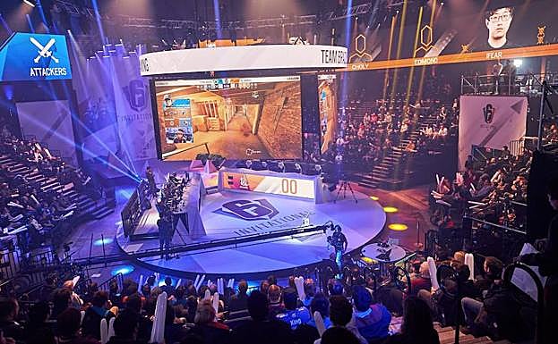 Una competición de eSports del mes de febrero celebrada en Montreal, donde se aprecia que el espectáculo reina por todo lo alto.