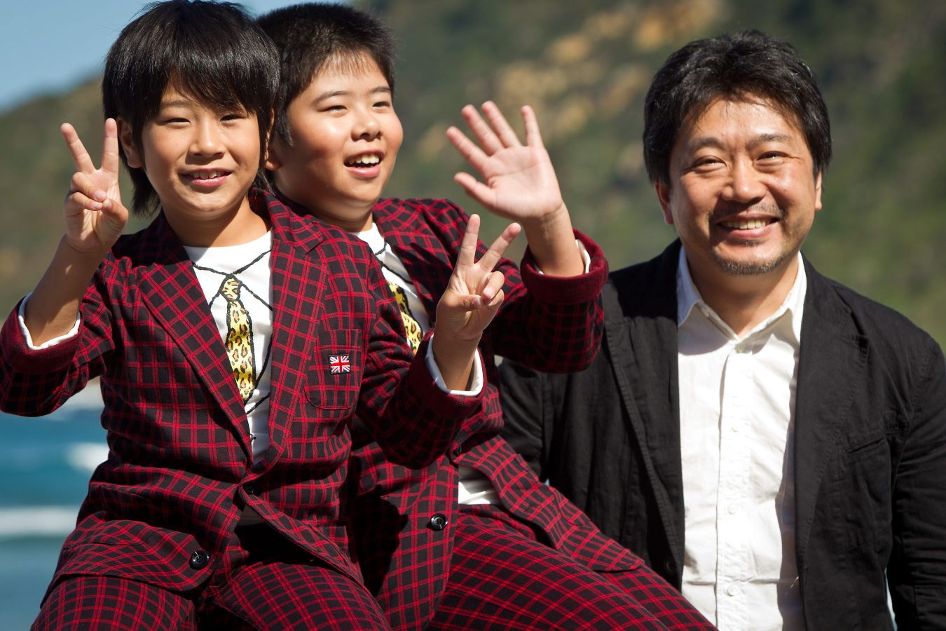 El director Hirokazu Kore-Eda en la presentación de la película 'Kiseki (I wish)' acompañado de los niños protagonistas Moki Moeda y Oshiro Maeda en el Festival de Cine de San Sebastián de 2011.