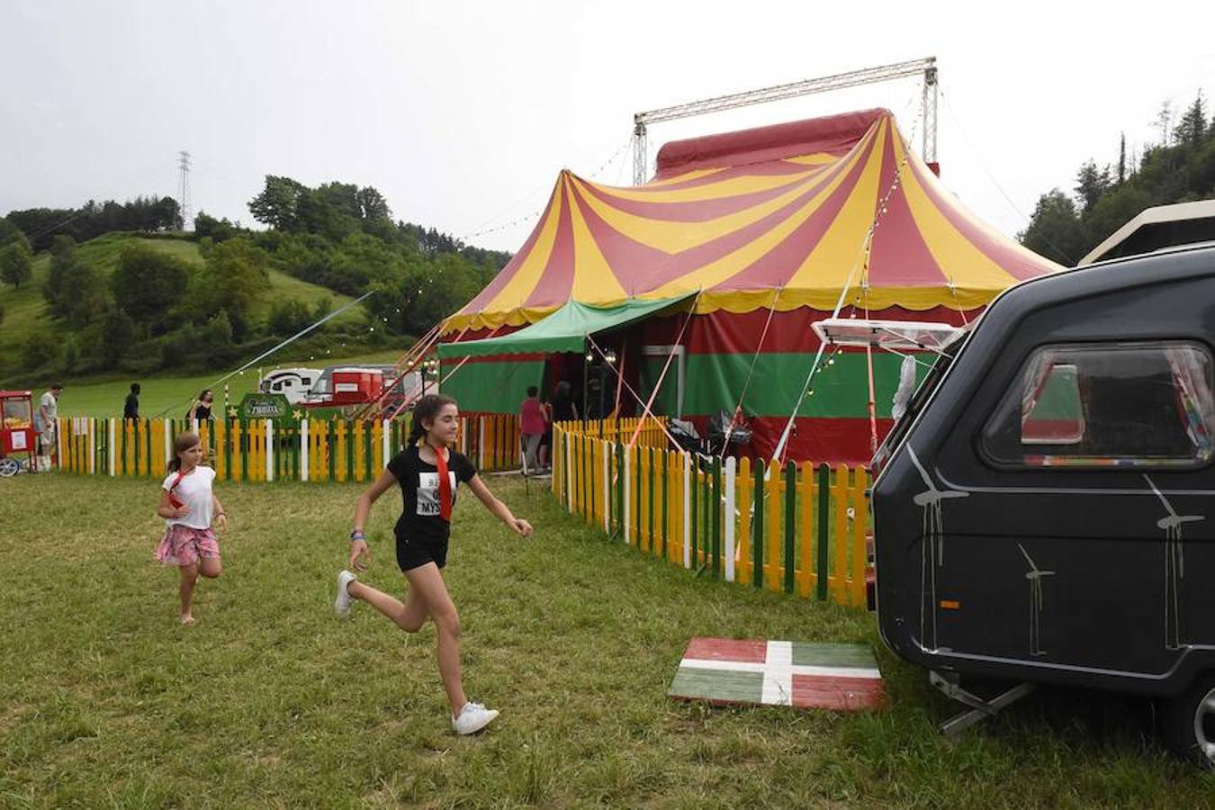 El primer circo vasco de carácter itinerante ha cumplido dos funciones de éxito en la localidad goierritarra