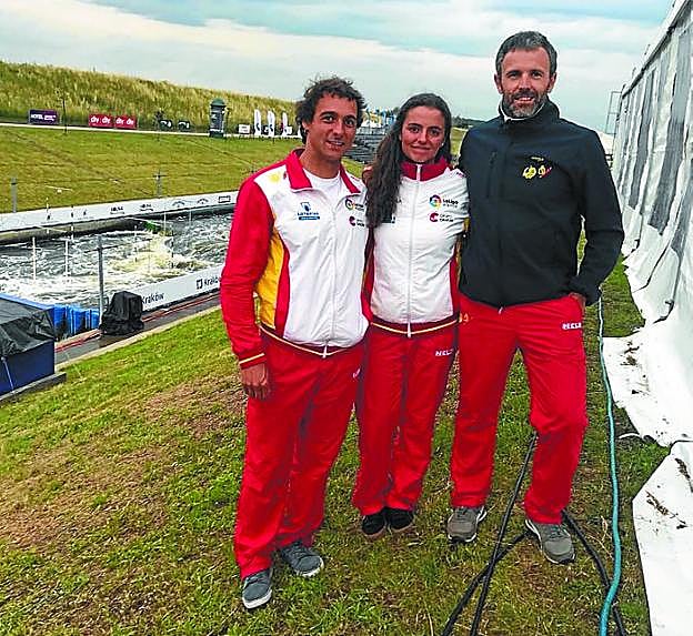 Crespo y Olazabal, con el entrenador Taberna, en Cracovia.