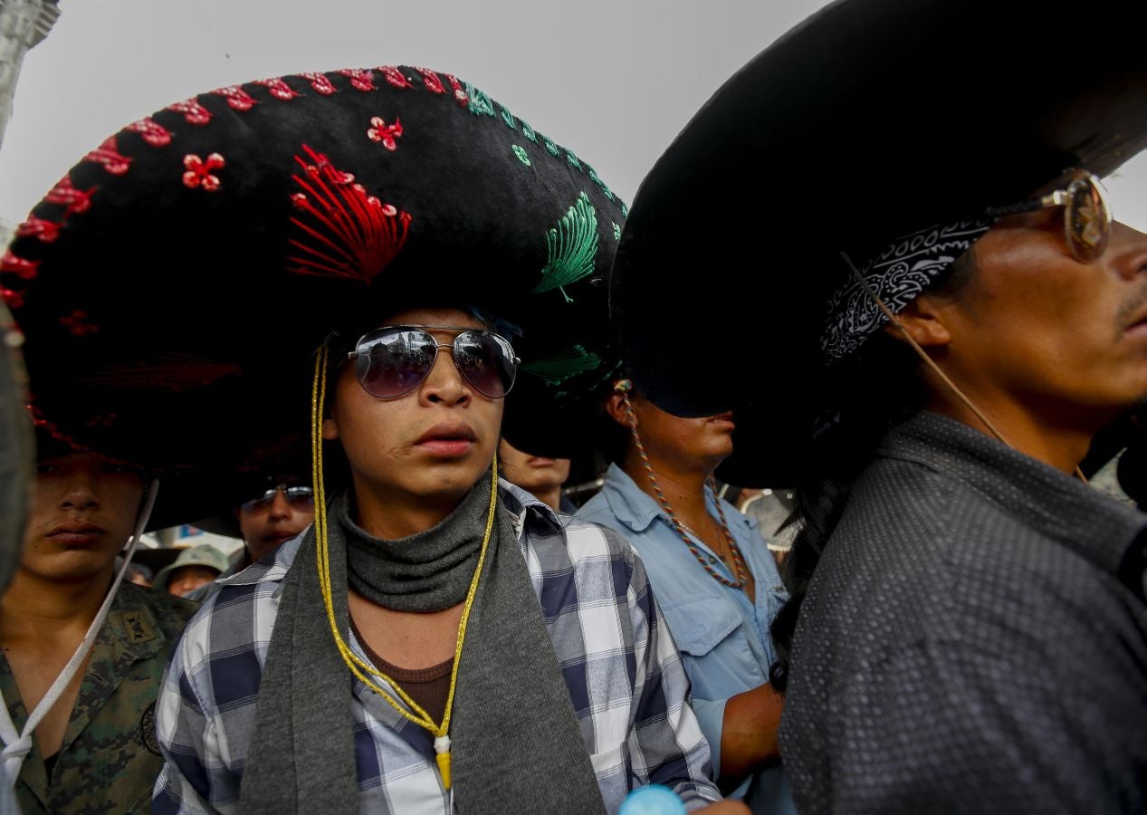 Comunidades indígenas celebran la fiesta del solsticio de verano y de las cosechas con un baile de zapateo.