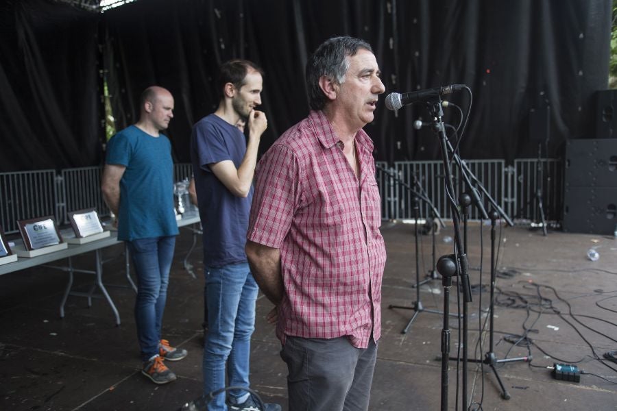 A pesar de lo largo e intenso que fue el sábado en Irun, durante el día grande de los sanmarciales, la ciudad volvió a echarse a la calle ayer para poner el broche de oro a más de una semana de festejos. La plaza Urdanibia fue, un año más, el epicentro del programa del último día de las fiestas de San Pedro y San Marcial.