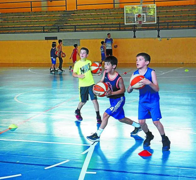 En juego. Sesión de entrenamiento del campus de verano de Ointxe!. 