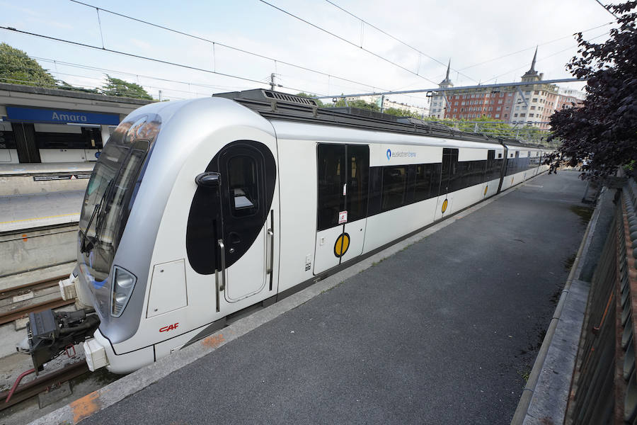 Este martes se ha dado el primer paso para la futura urbanización de la playa de vías de Amara-Easo que quedará libre cuando concluyan las obras de la variante del Topo. El Gobierno Vasco y el Ayuntamiento de San Sebastián han rubricado un convenio. Se prevé que dentro de cuatro años, una vez que finalicen las obras de soterramiento de la línea Hendaia-San Sebastián-Lasarte/Oria de Euskotren, conocida como 'Topo', se empiece a actuar sobre el citado espacio con una superficie de 21.000 metros cuadrados entre la plaza Easo y el ámbito de Morlans.