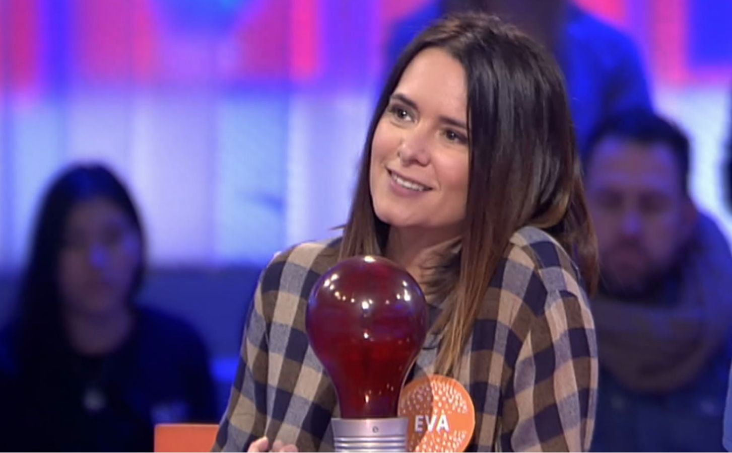 El pasado marzo la mítica serie 'Compañeros' cumplió 20 años. A partir de 1998 los jóvenes españoles se metieron de lleno en la vida y los problemas de los estudiantes y profesores del colegio madrileño Azcona. ¿Cómo han cambiado los actores desde entonces? En Las Provincias hacemos un recorrido por el antes y el después de los personajes principales de 'Compañeros'. Así lucen Sara, Valle o César después de dos décadas