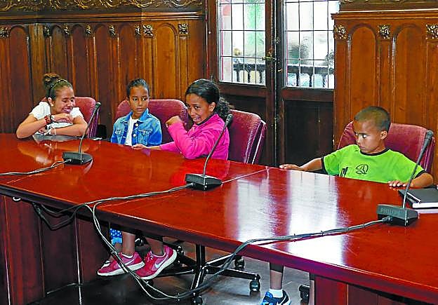 Niños y niñas sahararuis de vacaciones entre nostros. 