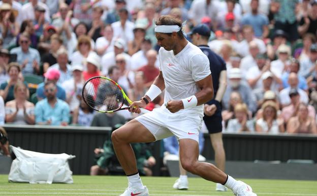 Nadal celebra su segunda victoria en Wimbledon. 