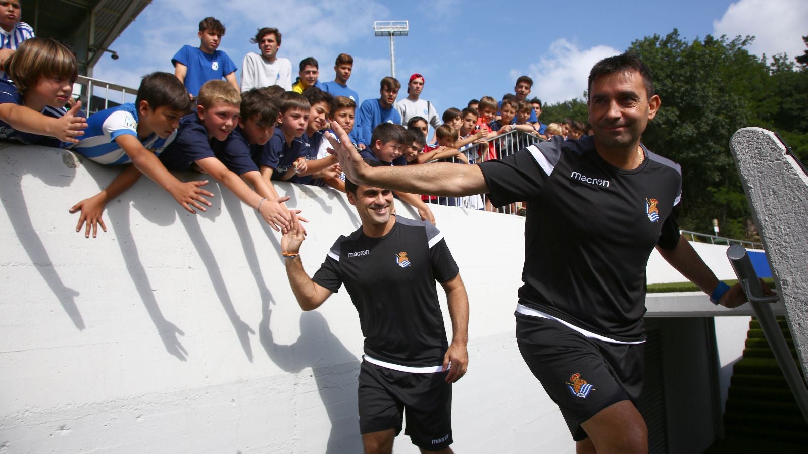 Después de la primera jornada de trabajo de ayer, el plantel ha cambiado las tornas y los que ayer realizaron las pruebas médicas en Policlínica han acudido a Zubieta.