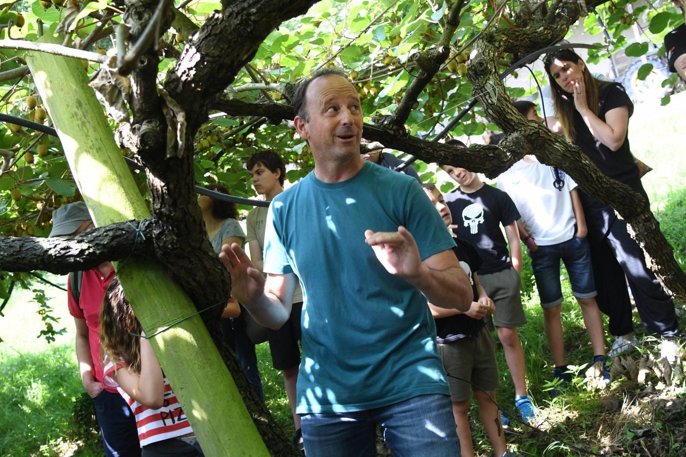 «Ongi etorri baserrira!» es una iniciativa de puertas abiertas que permite visitar caseríos guipuzcoanos y ver cómo es su día a día trabajando