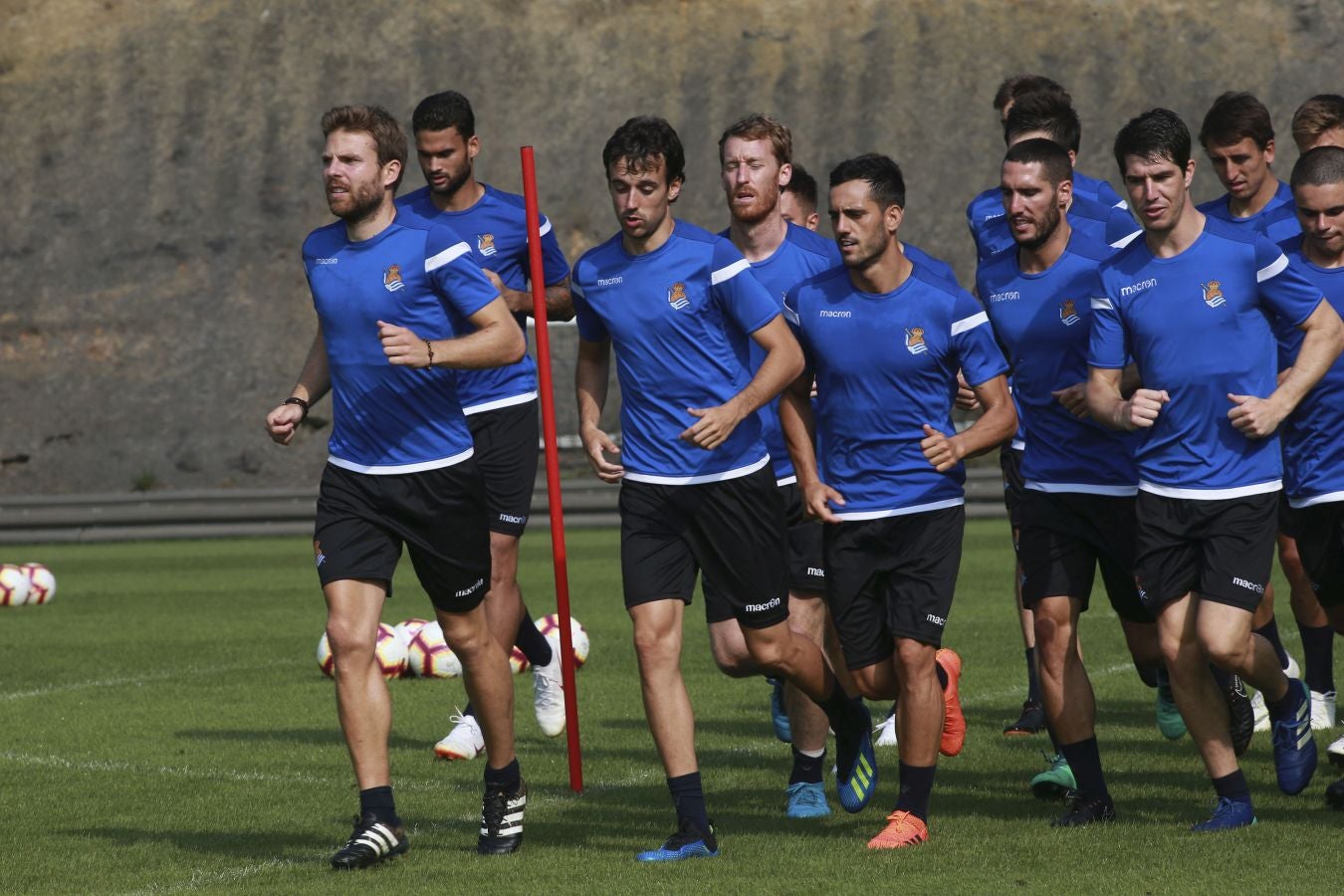 Segundo entrenamiento de la semana en Zubieta para los hombres de Asier Garitano.