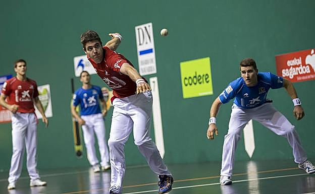 Arteaga II y Albisu sorprenden 17-22 a Olaizola II e Imaz