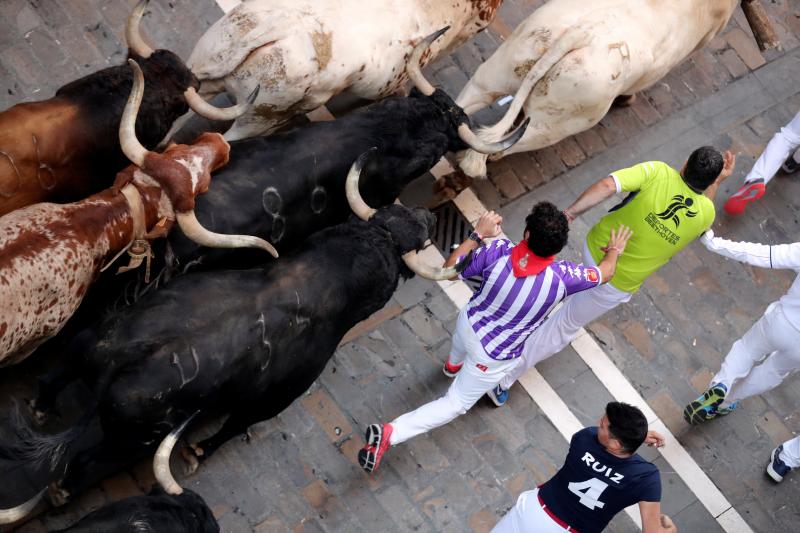 Los astados de la ganadería gaditana protagonizan un encierro veloz y limpio