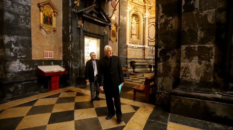 Los decanos de las universidades de la Compañia de Jesús que estos días están reunidos en Bilbao en su asamblea mundial visitan la Basílica de Loiola. Además, los académicos han visitado la casa de Iñigo de Loiola fundador de los Jesuitas. 