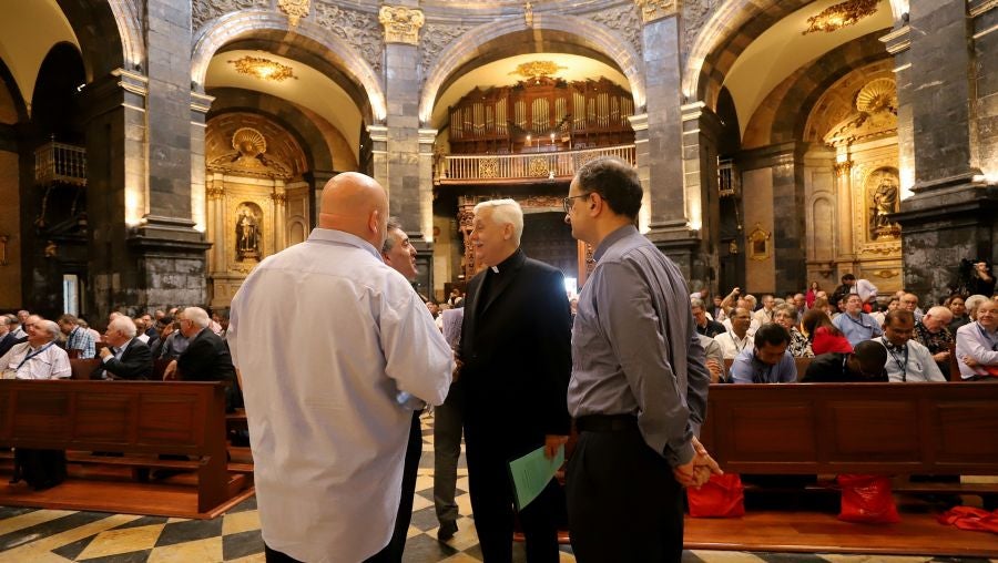 Los decanos de las universidades de la Compañia de Jesús que estos días están reunidos en Bilbao en su asamblea mundial visitan la Basílica de Loiola. Además, los académicos han visitado la casa de Iñigo de Loiola fundador de los Jesuitas. 