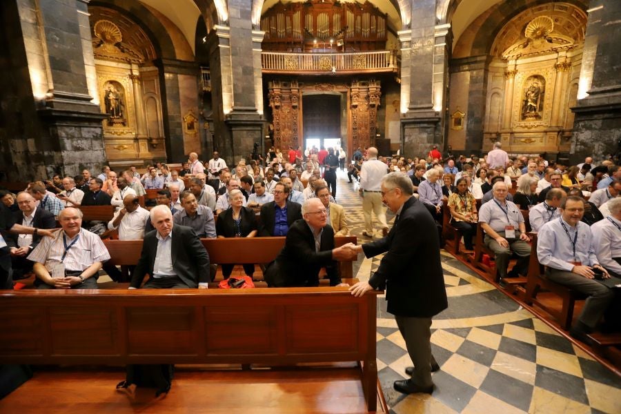 Los decanos de las universidades de la Compañia de Jesús que estos días están reunidos en Bilbao en su asamblea mundial visitan la Basílica de Loiola. Además, los académicos han visitado la casa de Iñigo de Loiola fundador de los Jesuitas. 