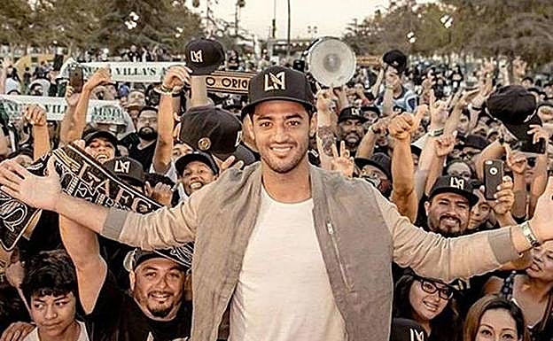Vela es aclamado a su vuelta a Los Ángeles