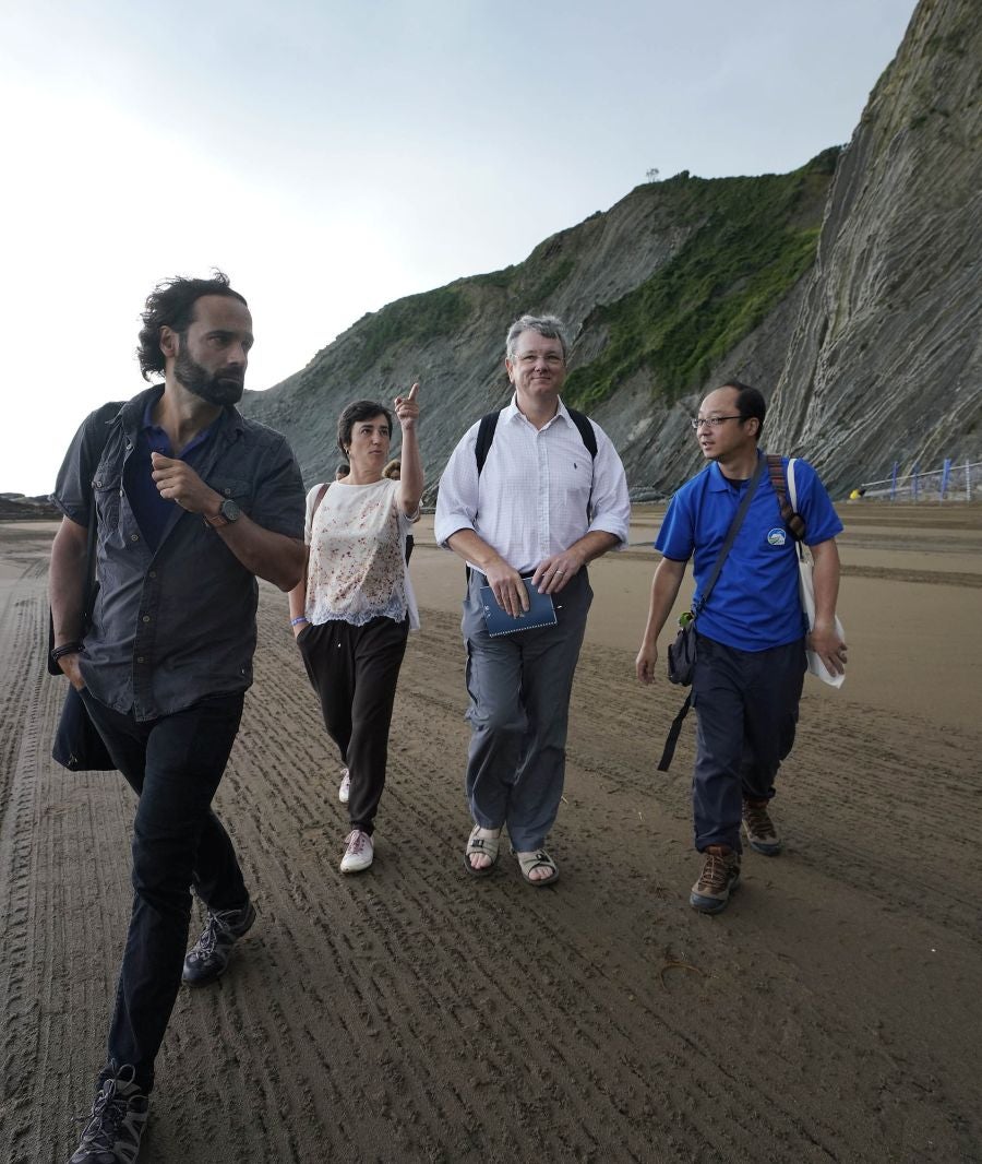 Cuatro años después de su primer proceso de revalidación, superado de manera contundente con una 'tarjeta verde', el Geoparque de la Costa Vasca acoge a evaluadores internacionales de la Unesco para determinar si continúa como Geoparque Mundial de la Unesco por un período de otros cuatro años.