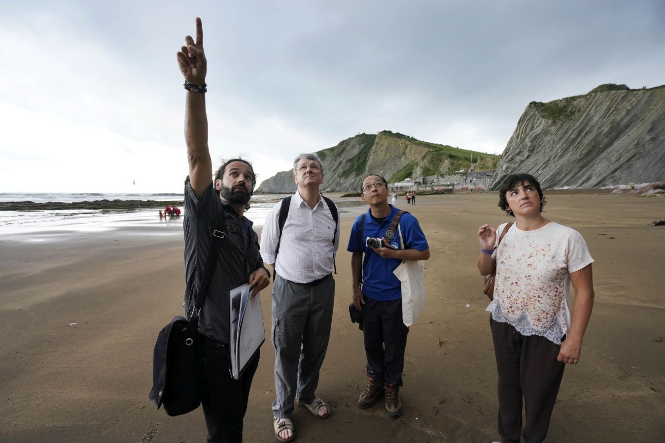 Cuatro años después de su primer proceso de revalidación, superado de manera contundente con una 'tarjeta verde', el Geoparque de la Costa Vasca acoge a evaluadores internacionales de la Unesco para determinar si continúa como Geoparque Mundial de la Unesco por un período de otros cuatro años.