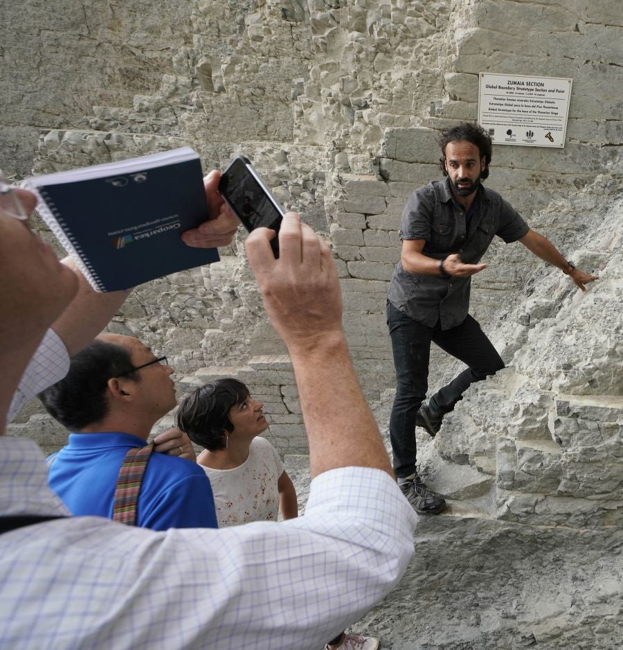Cuatro años después de su primer proceso de revalidación, superado de manera contundente con una 'tarjeta verde', el Geoparque de la Costa Vasca acoge a evaluadores internacionales de la Unesco para determinar si continúa como Geoparque Mundial de la Unesco por un período de otros cuatro años.