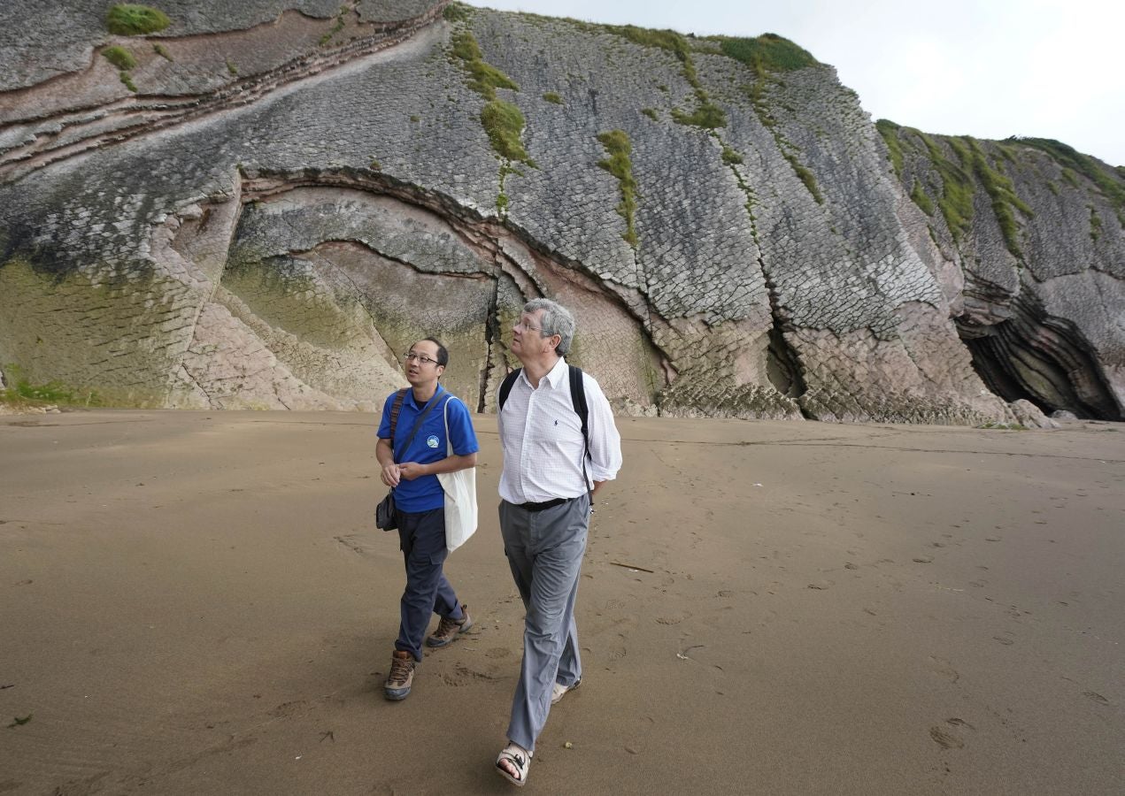 Cuatro años después de su primer proceso de revalidación, superado de manera contundente con una 'tarjeta verde', el Geoparque de la Costa Vasca acoge a evaluadores internacionales de la Unesco para determinar si continúa como Geoparque Mundial de la Unesco por un período de otros cuatro años.
