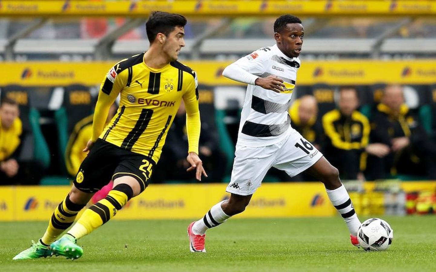 El nuevo jugador de la Real Sociedad se inició en Osasuna, donde llamó la atención del Dortmund alemán. Después fichó por el Newcastle. También sabe lo que es jugar en diferentes categorías de la selección española. 