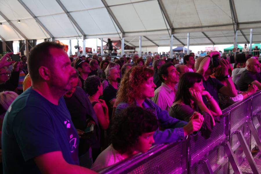 Esta noche, la actividad musical se concentra en la Benta, cuya enorme carpa alberga las actuaciones de Noa Voll Damn & The Hell Drinkers, JT Lauritsen & The Buckshot Hunters y los Canned Heat