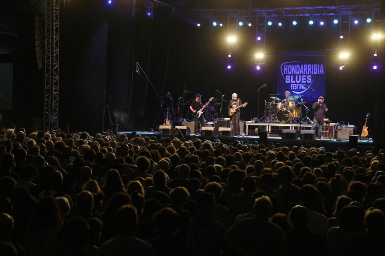 Esta noche, la actividad musical se concentra en la Benta, cuya enorme carpa alberga las actuaciones de Noa Voll Damn & The Hell Drinkers, JT Lauritsen & The Buckshot Hunters y los Canned Heat