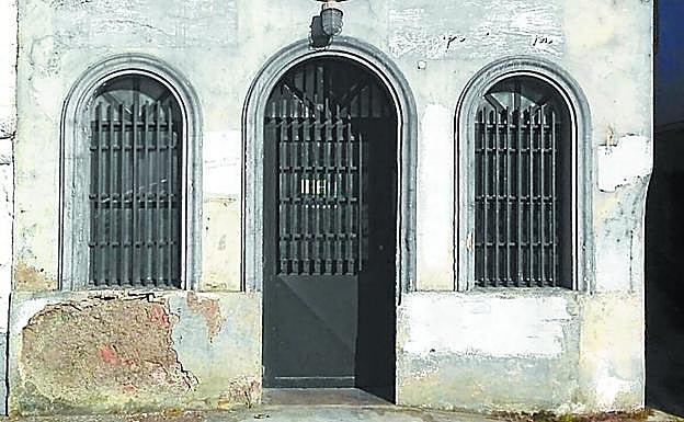 El edificio del antiguo lavadero que albergaba la central de cobre.