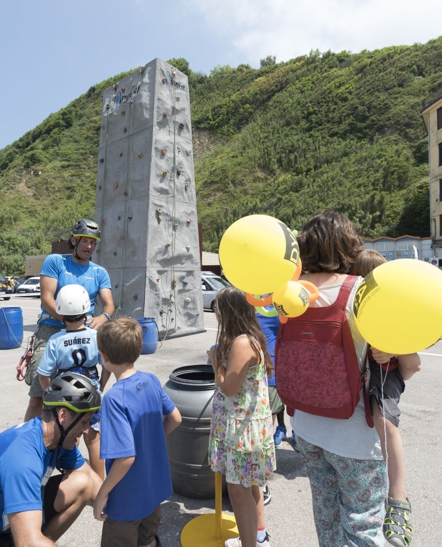 La DYA de Gipuzkoa ha celebrado su 45 aniversario con diferentes actividades en la explanada de Sagües