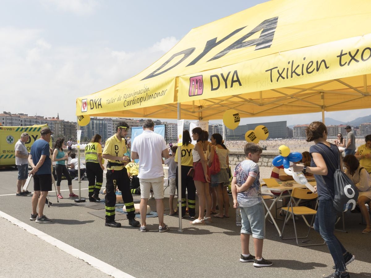 La DYA de Gipuzkoa ha celebrado su 45 aniversario con diferentes actividades en la explanada de Sagües